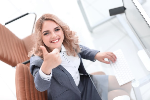 mujer de negocios, actuación, pulgar up