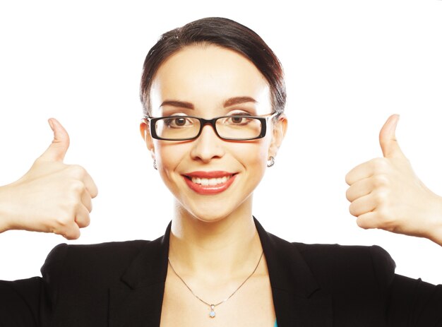 Mujer de negocios dando pulgares arriba