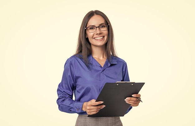 mujer de negocios feliz con contrato aislada en fondo blanco mujer de negocios con contrato en el estudio mujer de negocio con contrato en fondo foto de mujer de negocios en contrato con gafas