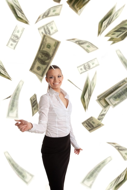 Mujer de negocios feliz en volar mucho dinero