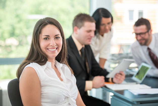 Mujer de negocios feliz