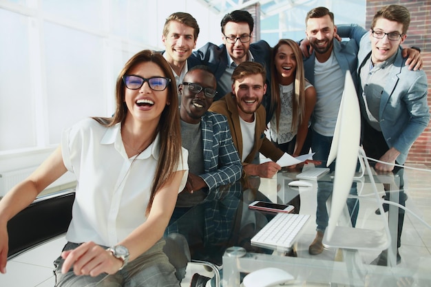 Foto mujer de negocios en el fondo del concepto de éxito empresarial teambusiness