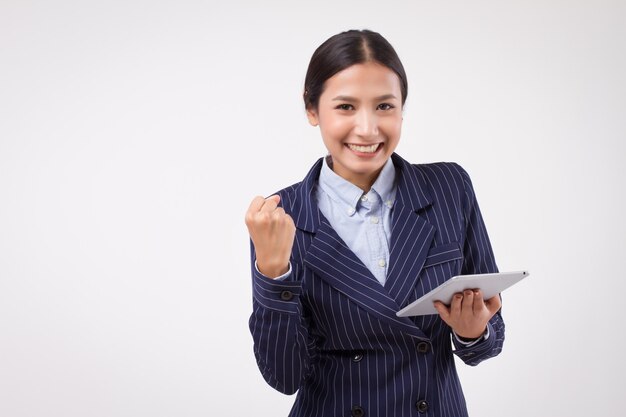 Mujer de negocios fuerte, dura, ganadora y exitosa