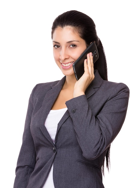 Foto mujer de negocios hablando por teléfono móvil