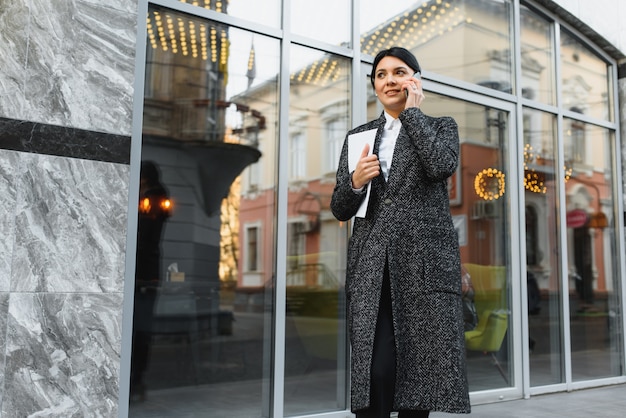 Mujer de negocios, hablar teléfono