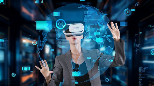 Mujer de negocios haciendo zoom con el monitor gráfico del mercado mundial por VR Contraption