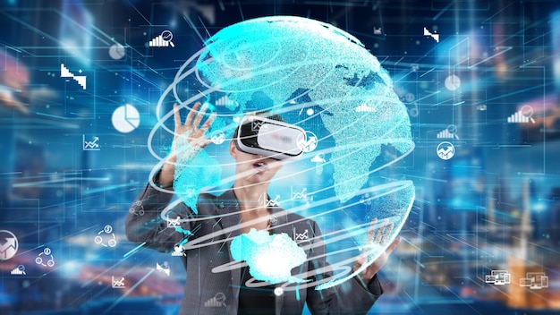 Mujer de negocios moviendo un monitor mundial de grandes datos para alejarse a través de un artefacto de realidad virtual