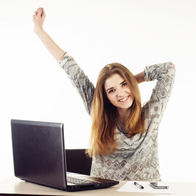 Mujer de negocios con notebook