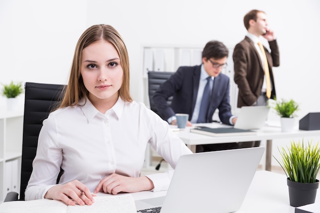 Mujer de negocios en la oficina