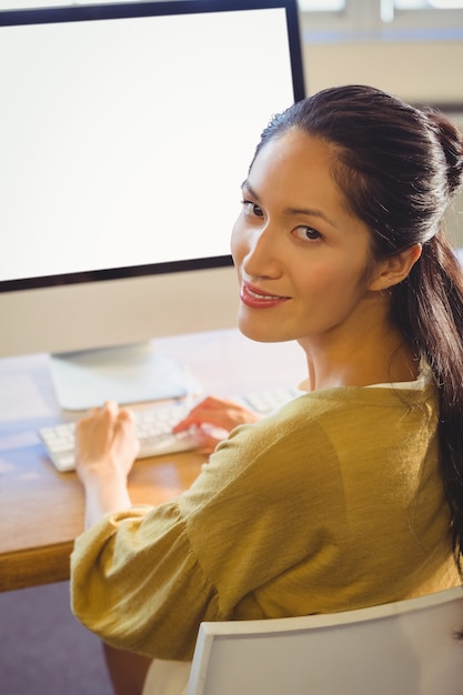 Mujer de negocios, posar