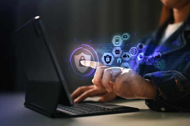 Mujer de negocios presionando los iconos de bloqueo en la pantalla virtual acceso a la red de datos comerciales concepto de seguridad cibernética
