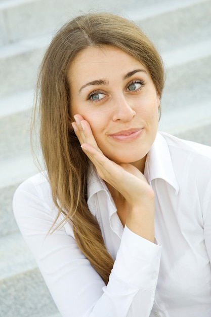 mujer de negocios profesional sonriendo