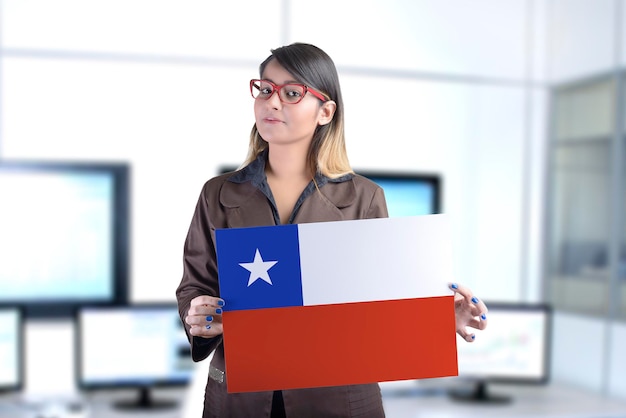 Foto mujer de negocios, tenencia, el, bandera chilena