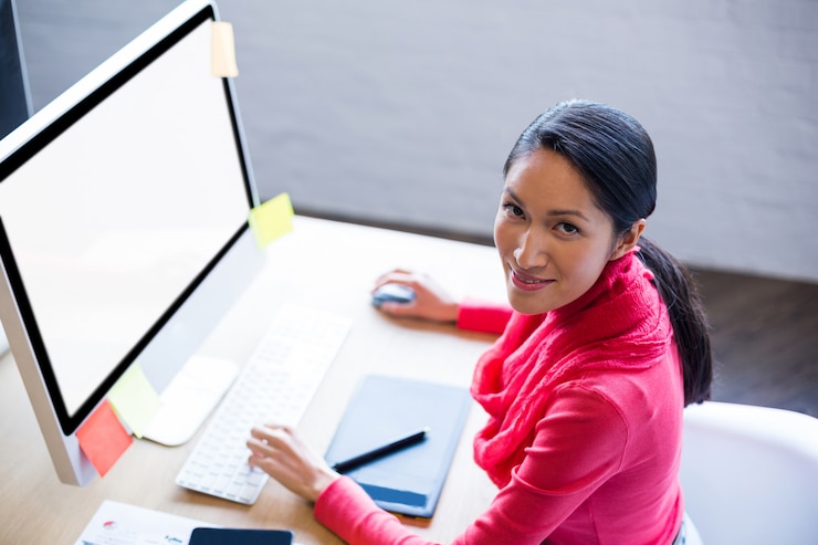 Foto mujer de negocios trabajando en equipo