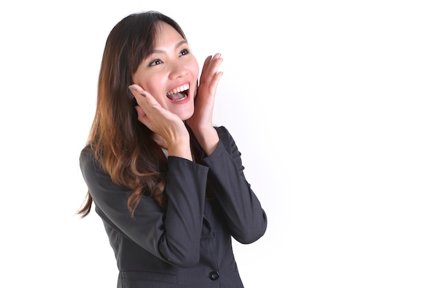 Mujer de negocios en traje de negocios sonrisa y emocionante