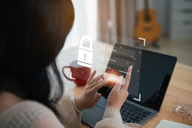 Mujer de negocios usa teléfono móvil y portátil para acceder a la información seguridad y encriptación acceso seguro a la información personal del usuario acceso a Internet ciberseguridad concepto de tecnología de seguridad cibernética