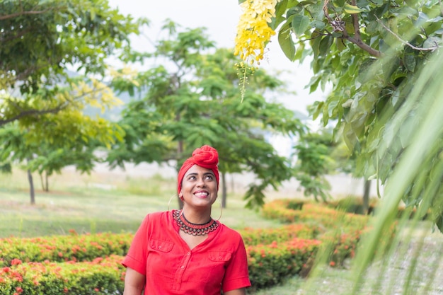 mujer negra, posición, en el parque