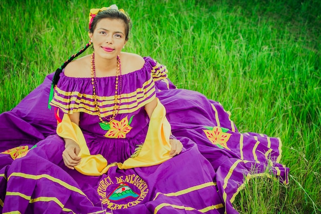 Foto mujer nicaragüense en traje folclórico, mujer nicaragüense en traje folclórico