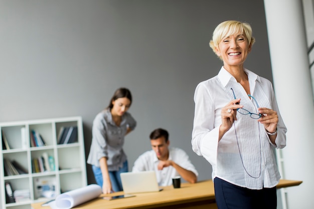 Mujer en la oficina