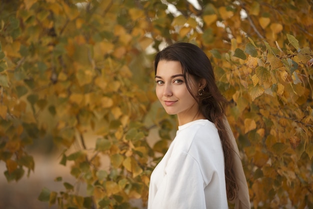 Mujer, en, otoño, parque