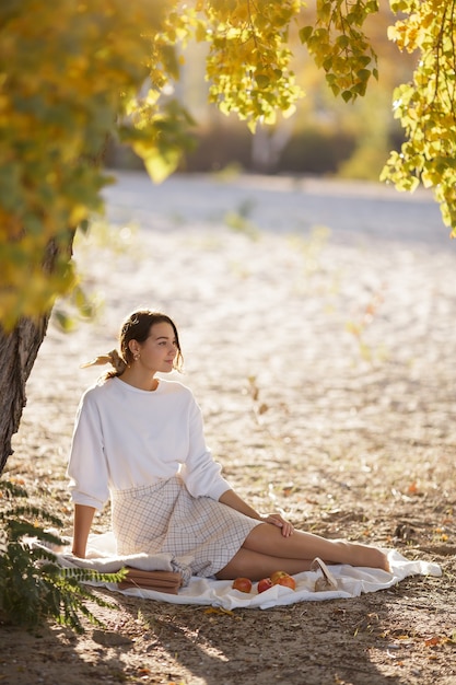 Mujer, en, otoño, parque