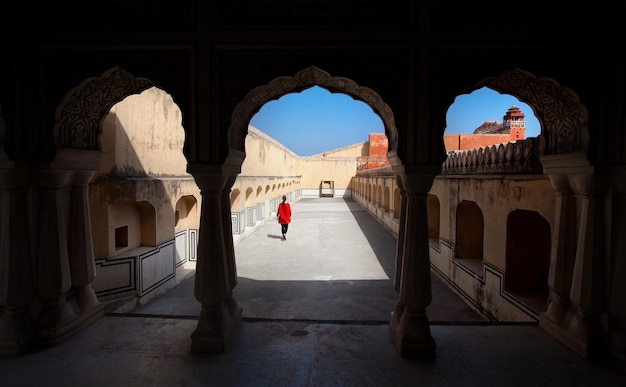 Mujer en Palacio de Rajasthan