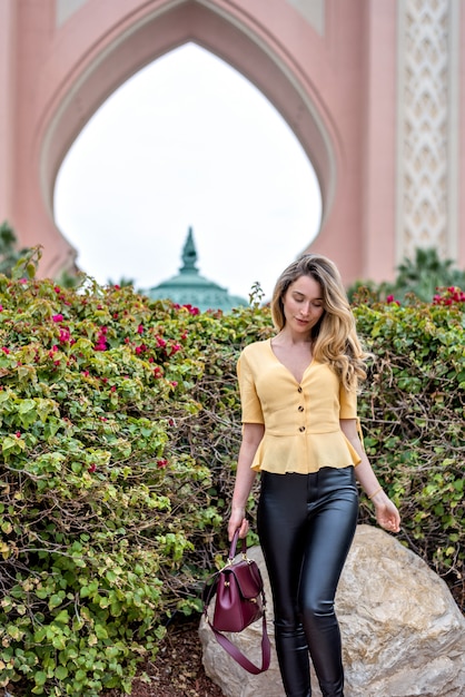 Mujer en Palm Jumeirah, Dubai