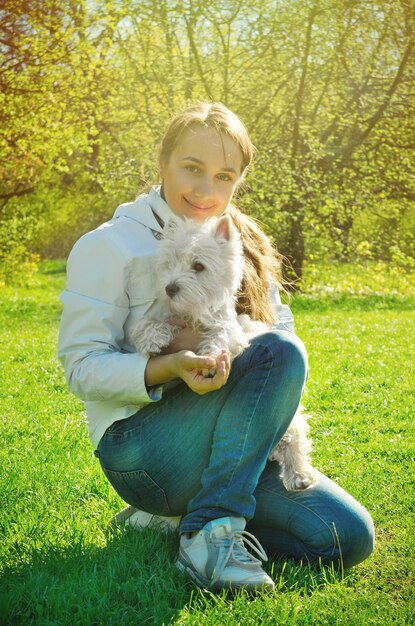 mujer con perro