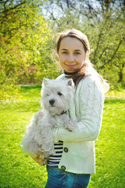 mujer con perro