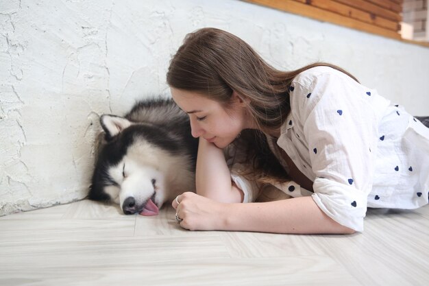 mujer y perro