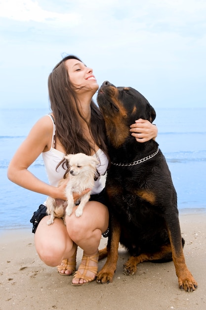 mujer y perros