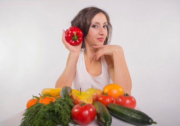 Mujer con pimiento rojo