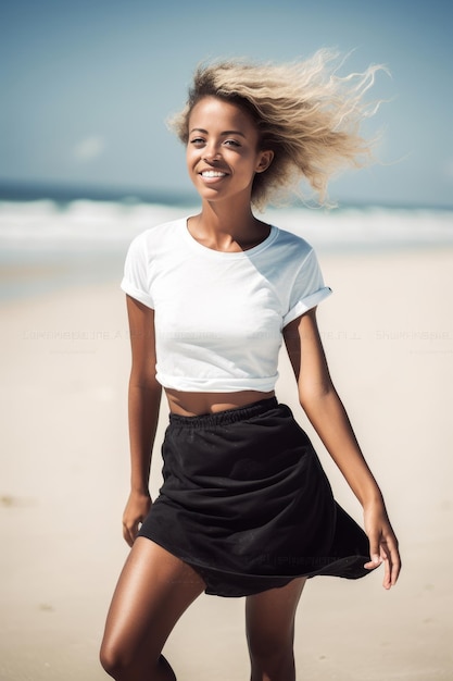 mujer, en la playa, llevando, un, camisa blanca, y, falda