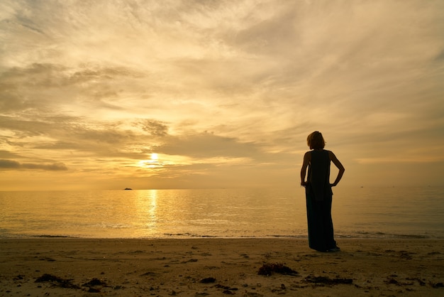 Mujer, posición, playa