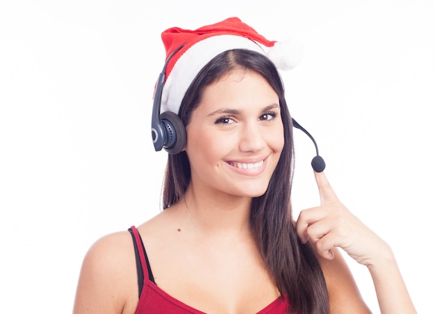 Foto mujer del receptor de cabeza de la navidad del centro de atención telefónica de telemarketing que lleva la sonrisa que habla del sombrero rojo de santa aislada