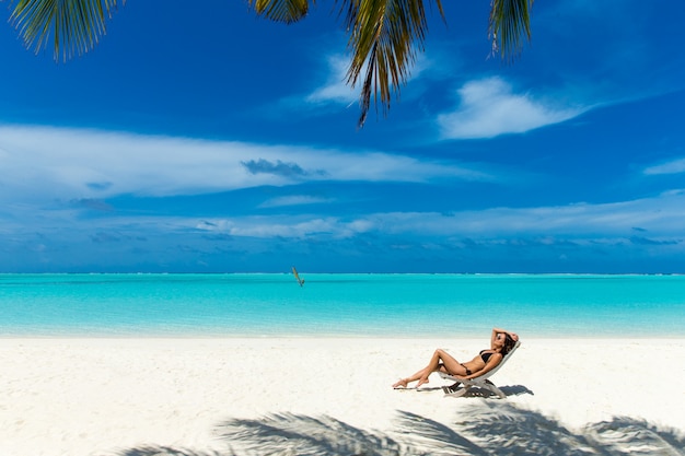 Mujer, relajar, en la playa