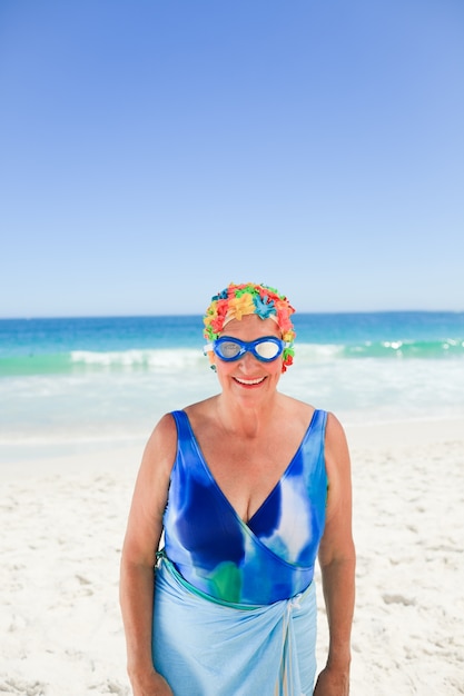 Mujer Senior en traje de baño