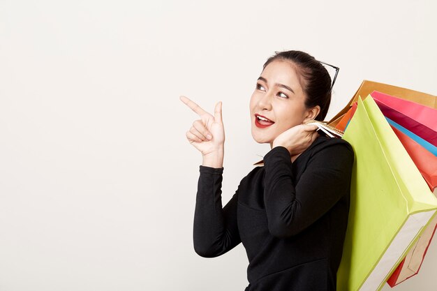 Mujer shopper con bolsa de compras