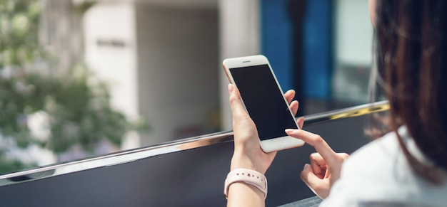 Mujer con smartphone