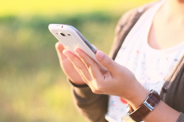 Una mujer con smartphone.