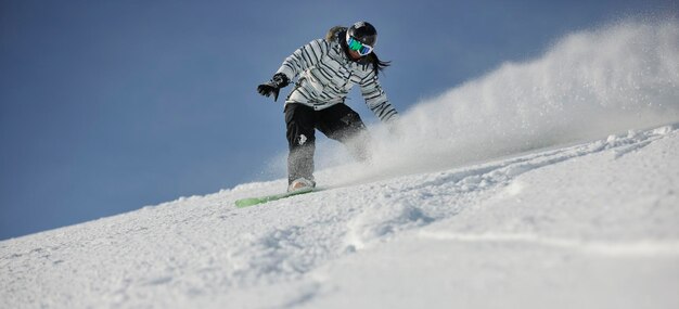 mujer snowboard