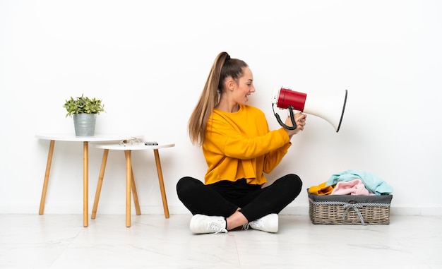 mujer sobre fondo aislado