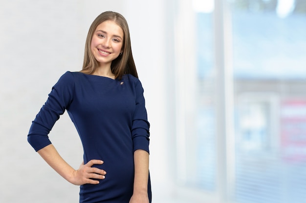 Mujer sonriendo con perfecta sonrisa