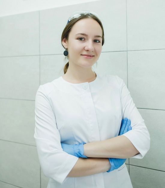 Mujer sonriente, dentista