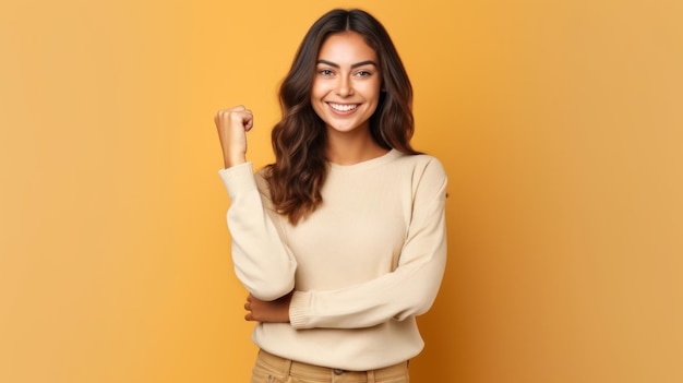 Una mujer con una sonrisa en su rostro