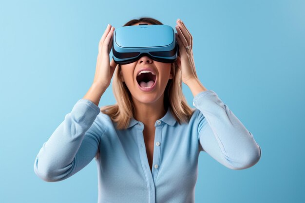 Foto mujer sorprendida con camisa se quita el dispositivo de realidad virtual