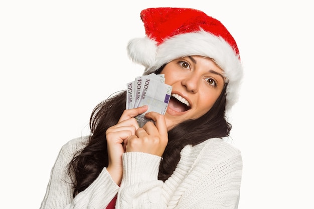 Mujer sosteniendo dinero hacia ella