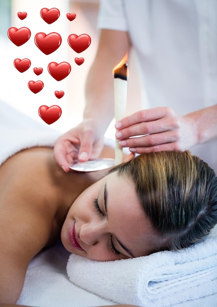 Mujer en el spa con corazones