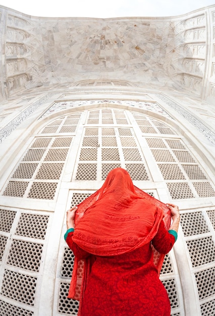 mujer, en, taj mahal