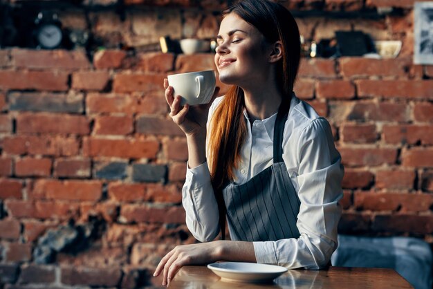 Foto mujer con taza de café